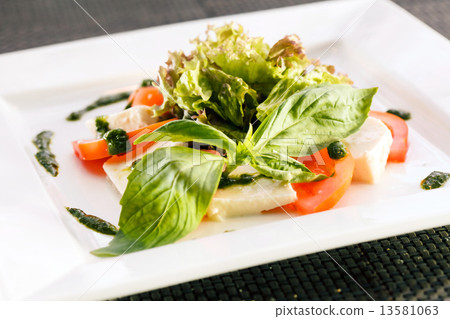 Caprese Salad 13581063