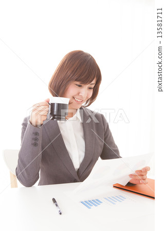 businesswoman, person, grin 13581711