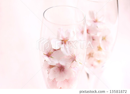 Sakura · Cocktail glass 2 Horizontal blur Sakura · Cocktail glass 2 Horizontal blur 13581872