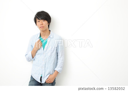 二十幾歲的男性 13582032