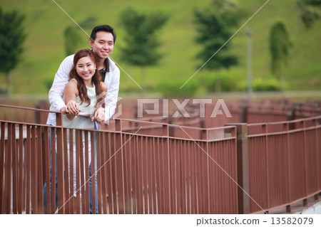 park, bridge, couple, dating, happy, leisure, strolling, relaxation, enjoys, fresh air, outdoor   13582079