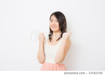 一位構成腸道的年輕女士 13582330