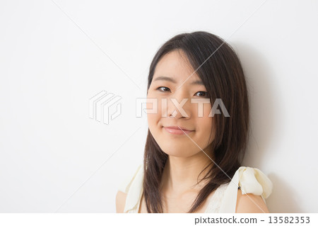 年輕的女士 年輕的女士 13582353