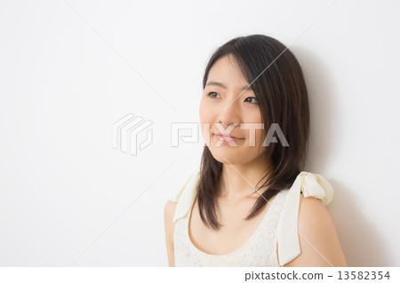 年輕的女士 年輕的女士 13582354