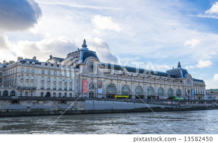 從巴黎塞納河看到的奧賽博物館 從巴黎塞納河看到的奧賽博物館 13582450