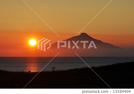 Sunset of Rishiri 13584404