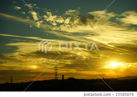 Unusual weather phenomenon in winter · illusion day · the sun is two Unusual weather phenomenon in winter · illusion day · the sun is two 13585078