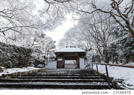 Winter Anzura Temple 13586478