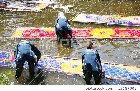 Garbage rush of Gojo River Garbage rush of Gojo River 13587005