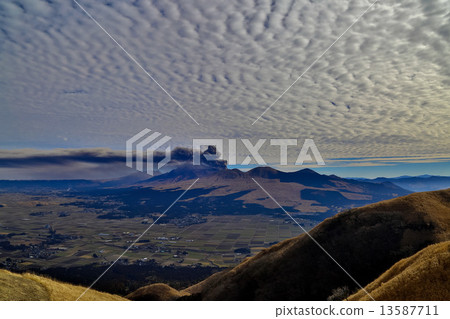 Aso eruption 13587711
