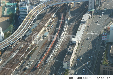 Osaka International Line 201 Series Train and Limited Express Haruka 13588057