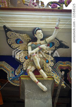 Fantasy statue at Pariwart temple 13588125