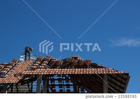 thermal insulation on home roof 13588193