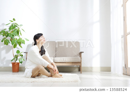 年輕的女士 年輕的女士 13588524