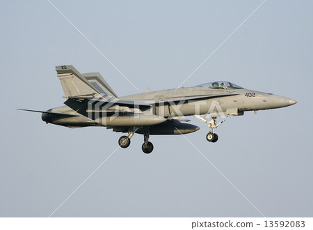 美國海軍FA-18C大黃蜂戰鬥機攻擊機器飛行反對藍天 13592083