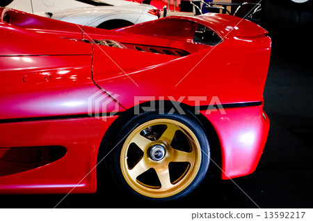 Ferrari 13592217
