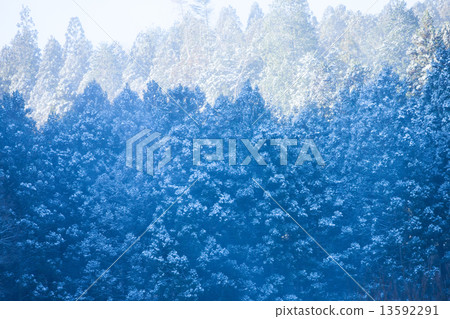 Snow mountain Snow mountain 13592291