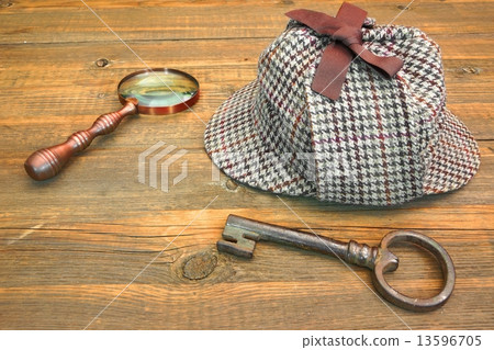Sherlock Holmes Cap famous as Deerstalker, Old Key and Magnifier 13596705
