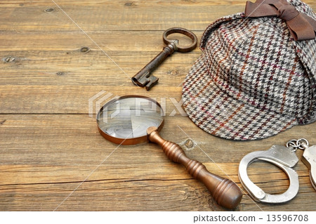 Sherlock Holmes Cap famous as Deerstalker, Key, Handcuffs and Ma Sherlock Holmes Cap famous as Deerstalker, Key, Handcuffs and Ma 13596708