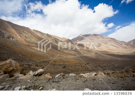 Himalayan landscape 13596839
