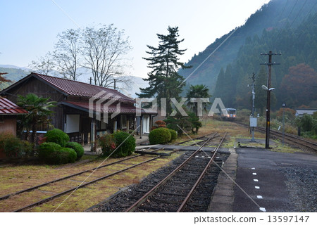 Tomiya線，木製車站大樓，Mimakurai車站 13597147