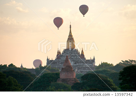 U bein bridge at Amarapura ,Mandalay, Myanmar. 13597342