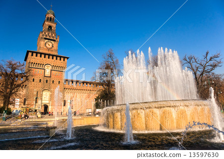 Castel Sant'angelo and Bernini's statue on the bridge, Rome, Ita Castel Sant'angelo and Bernini's statue on the bridge, Rome, Ita 13597630