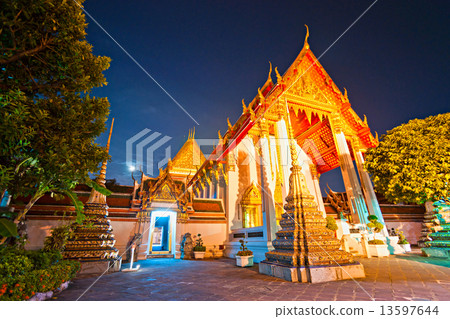 Wat Po, Bangkok, Thailandia. 13597644