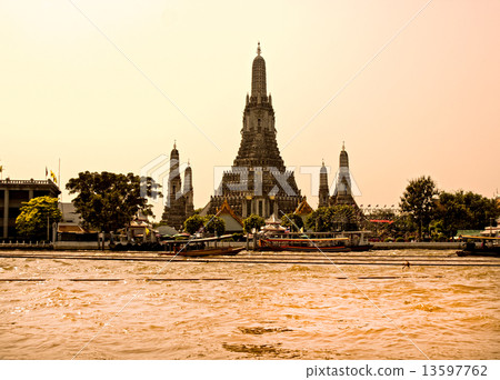 War Arun, Bangkok, Thailandia. 13597762
