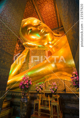 Lying Buddha inside Wat Po Temple, bangkok, Thailand.. 13597920