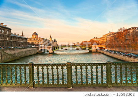 Palais de Justice, Ile de la Cite, Paris - France Palais de Justice, Ile de la Cite, Paris - France 13598308