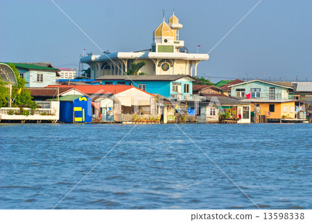 Temple and house on the Chao Praya River, bangkok, Thailand.. Temple and house on the Chao Praya River, bangkok, Thailand.. 13598338