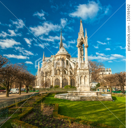 Notre dame de Paris, France. 13598402