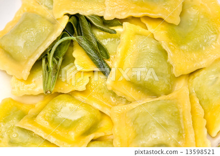 Spaghetti with tofu, cheese, spinach, butter and sage. 13598521