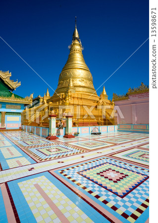 Mahamuni Paya, Myanmar. Mahamuni Paya, Myanmar. 13598671