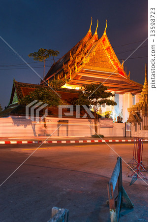 War Po, Bangkok, Thailandia. 13598723
