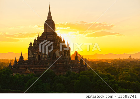 Shwezigon Paya, Bagan, Myanmar. Shwezigon Paya, Bagan, Myanmar. 13598741