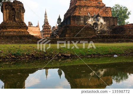 Wat Mahathat, Sukhothai, Thailand, 13598772