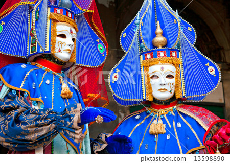 VENICE - MARCH 05: Participant in The Carnival of Venice, an ann VENICE - MARCH 05: Participant in The Carnival of Venice, an ann 13598890