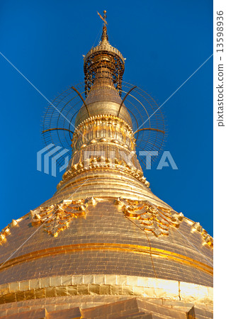 Shwedagon Paya, Yangoon, Myanmar. 13598936