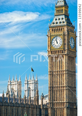 The Big Ben, the House of Parliament and the Westminster Bridge The Big Ben, the House of Parliament and the Westminster Bridge 13599042