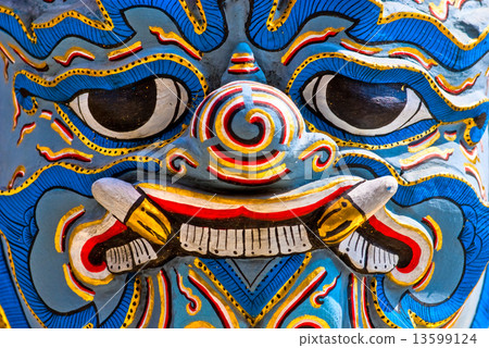 Wat Phra Kaeo Temple, bangkok, Thailand.. 13599124