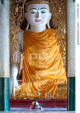 Shwedagon Paya, Yangoon, Myanmar. 13599136