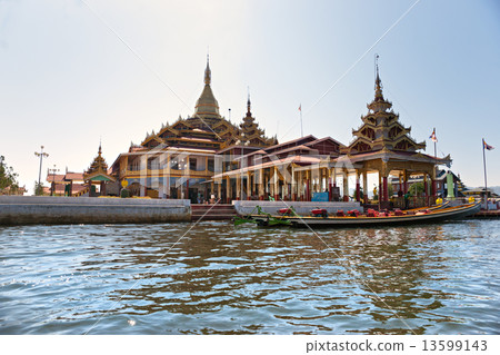 Inle lake, Myanmar. Inle lake, Myanmar. 13599143
