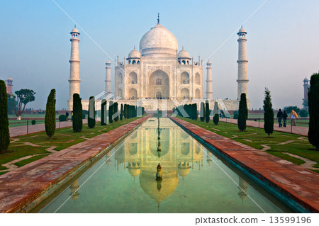 Taj Mahal at sunrise, Agra, Uttar Pradesh, India. Taj Mahal at sunrise, Agra, Uttar Pradesh, India. 13599196
