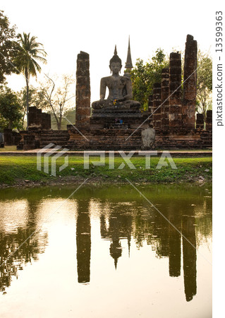 Wat Mahathat, Sukhothai, Thailand, 13599363