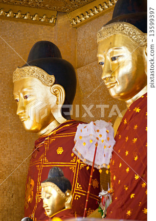 Shwedagon Paya, Yangoon, Myanmar. 13599397