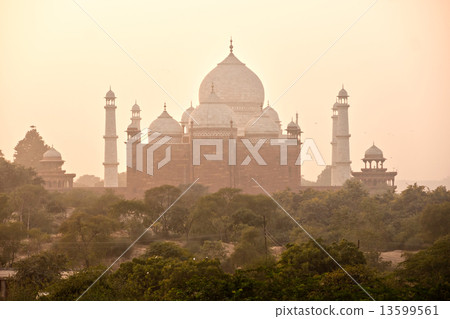 Taj Mahal at sunset, Agra, Uttar Pradesh, India. 13599561