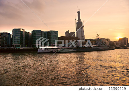 London Skyline London, UK 13599629
