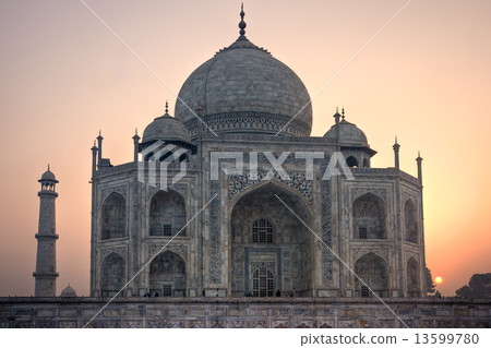 Taj Mahal at sunset, Agra, Uttar Pradesh, India. 13599780